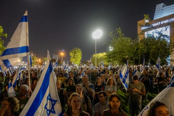 Demonstrierende Israelis im Sommer 2023. 